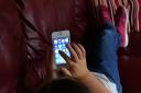 Public meeting to tackle children's phone addiction