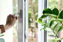 Should windows be open or closed during a heatwave?