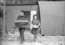 Squatters on Southampton Common, in the nissen huts left over from the war. September 10, 1946. THE SOUTHERN DAILY ECHO ARCHIVES. HAMPSHIRE HERITAGE SUPPLEMENT. Ref: 1100.
