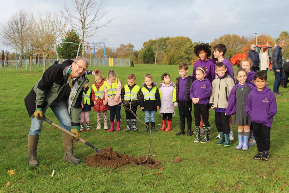 Hedge End woodland planted in memory of Queen Elizabeth | Daily Echo