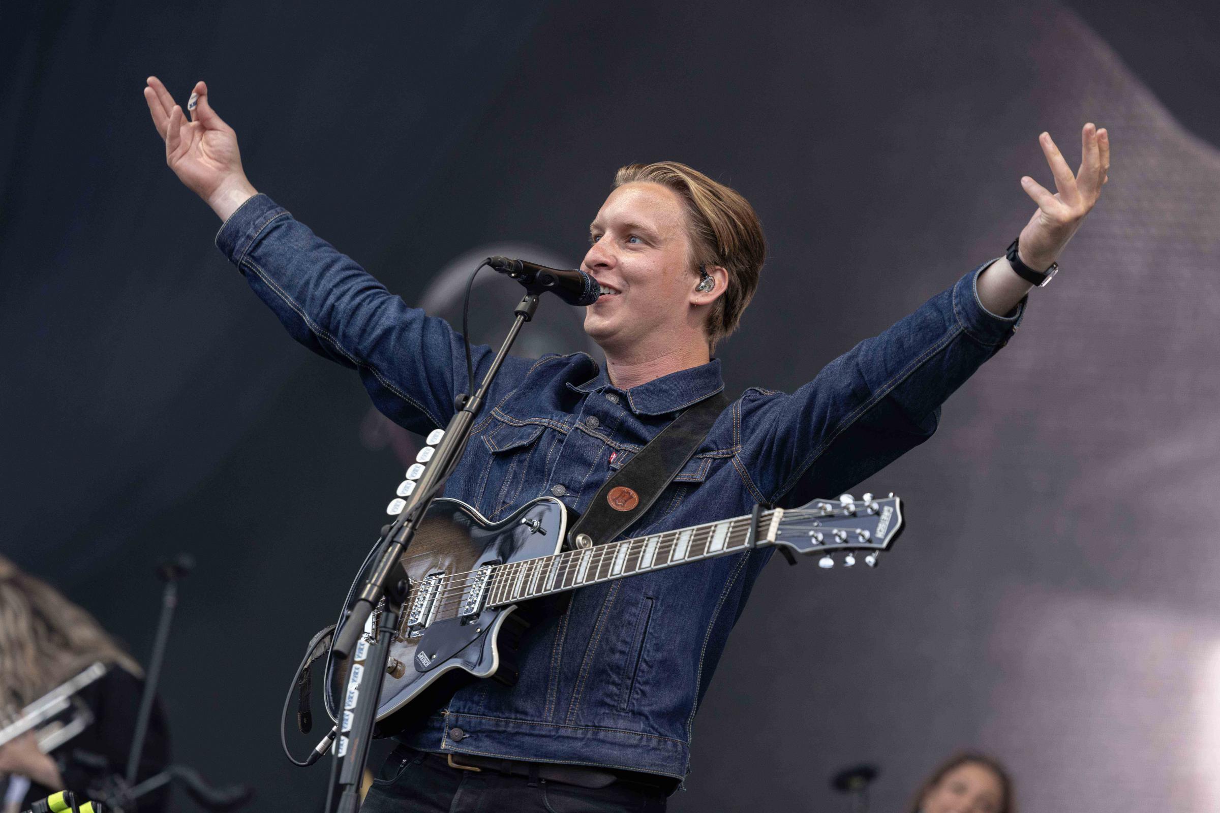 George Ezra And Chemical Brothers Send Isle Of Wight Festival Crowds ...