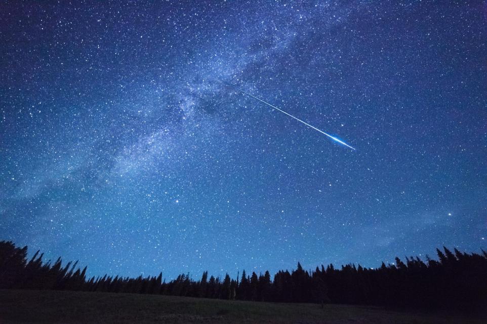 Shooting star spotted in UK skies leaving Brits stunned | Daily Echo