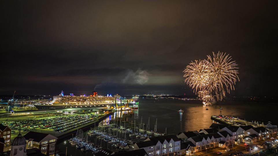 Dazzling fireworks over Southampton captured in pictures Daily Echo