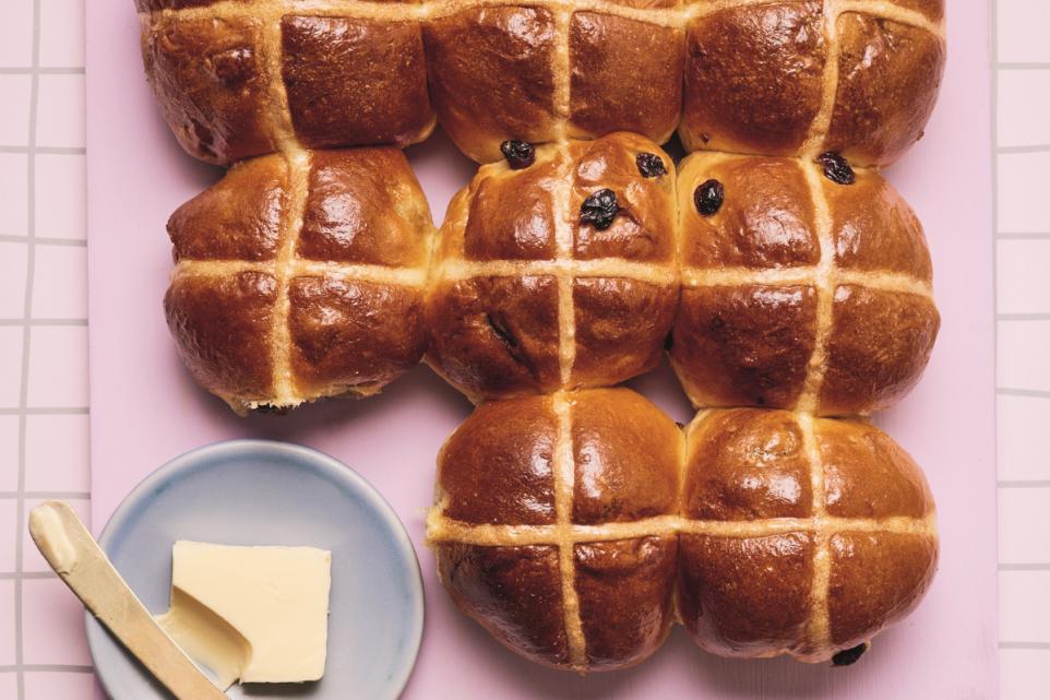 Aldi giving away free hot cross buns ahead of Easter 2024 Daily Echo