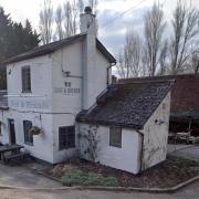 Fox and Hounds pub in Bursledon