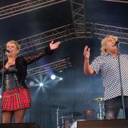 Cheryl Baker and Mike Nolan of The Fizz performing