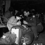 Ex-P.O.W.s from Korea arrive. 16th Oct 1953. © THE SOUTHERN DAILY ECHO ARCHIVES.  Ref - 5774a