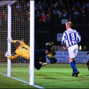 Keeper Kuipers forces Dean Richards header round the post Saints v Brighton