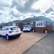 Modernised bungalow in quiet cul-de-sac with garage and private driveway