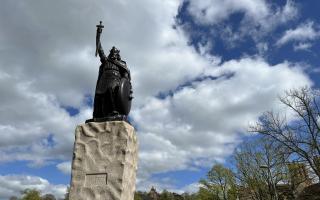 Start the walk of the week at the King Alfred Statue