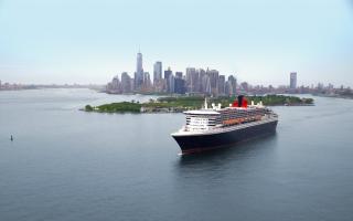 Queen Mary 2 sailing in New York, USA